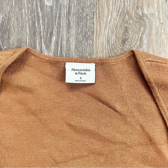 Abercrombie & Fitch Long Sleeve Sweetheart Knit Top - Picture 2 of 2